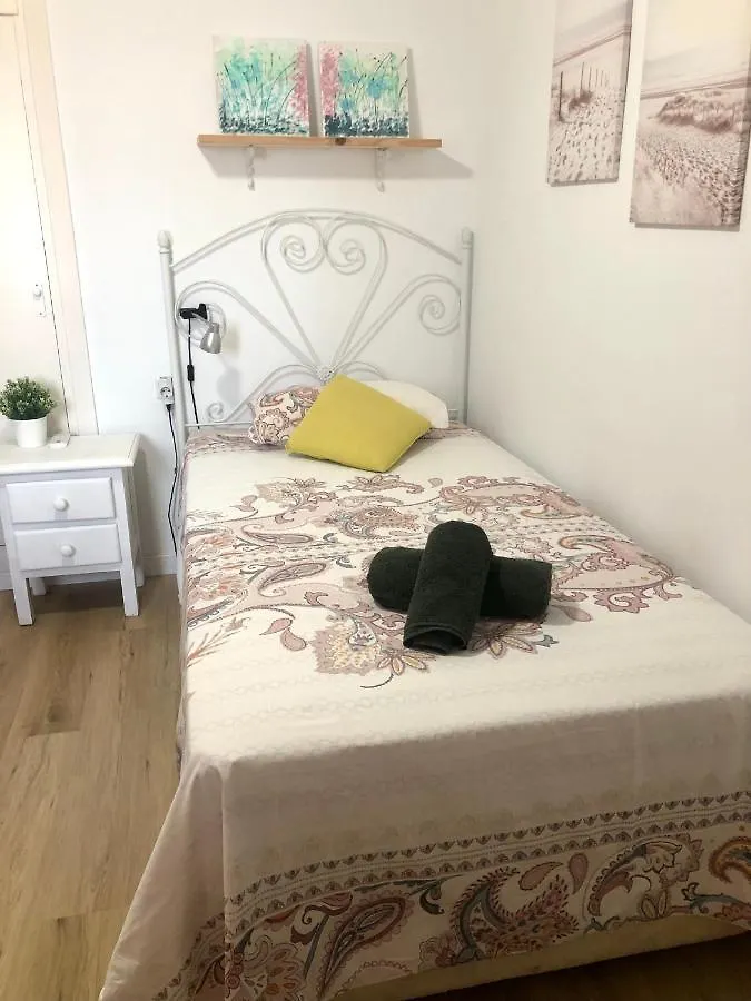 Habitacion Con Smart Tv En Piso Compartido Con Bano Privado O Compartido Malaga Sol Homestay